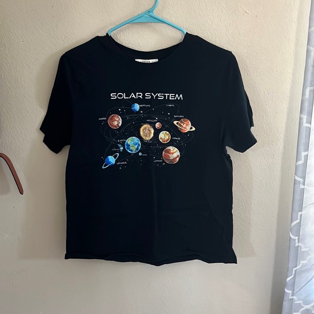 women’s Medium tee